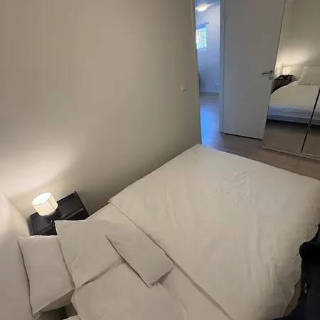 アパート Temis Apartment, Private New 1 Bed And 1 Living With Sofa Bed And Lagre Kitchen, Share With Nobody No Parties *
