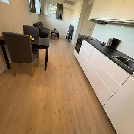 アパート Temis Apartment, Private New 1 Bed And 1 Living With Sofa Bed And Lagre Kitchen, Share With Nobody No Parties